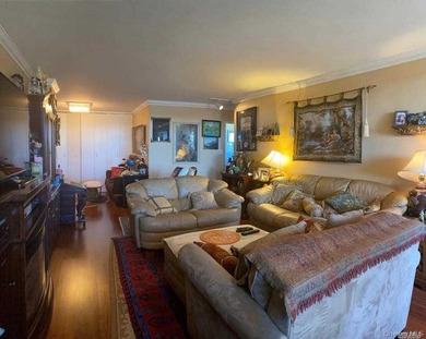 Oversized 2 Bedroom/ 2 Full Bathroom Apartment could be easily - photo 6