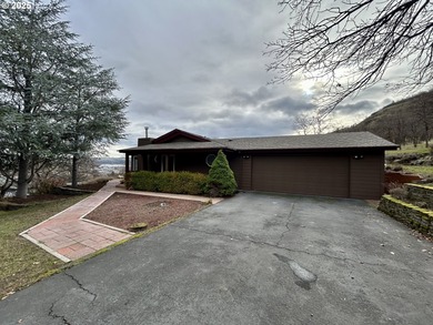 Lake Home For Sale in Thedalles, Oregon