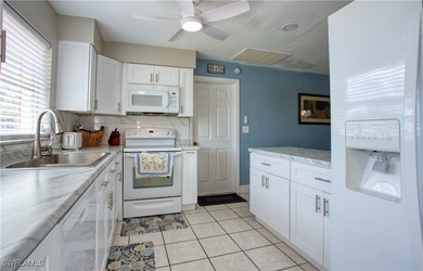 Owner askes for no institutional buyers. Located on a large - photo 3