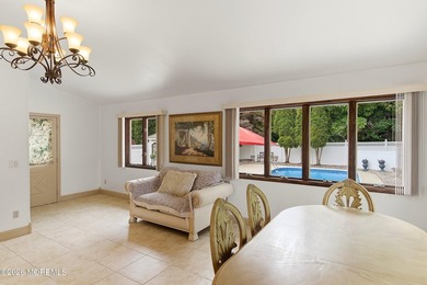 Spacious & beautifully maintained, this charming 4-bedroom - photo 9