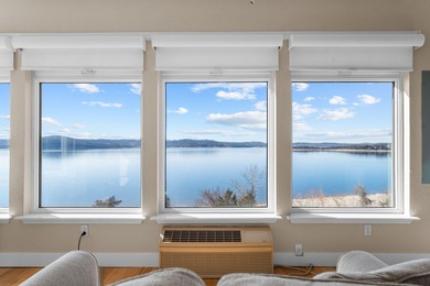 Table Rock Lake Condo For Sale in Hollister Missouri