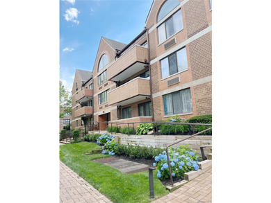 Experience luxury and convenience at 10 Canterbury Rd, Apt 1B - photo 2