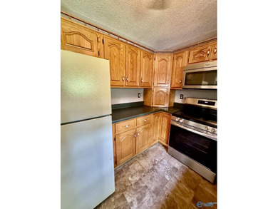 Nice, private, 3 bedroom, 2 bath home located minutes from Weiss - photo 12
