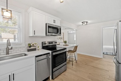 Beautifully rehabbed 3-bedroom, 1-bath home with a detached - photo 17