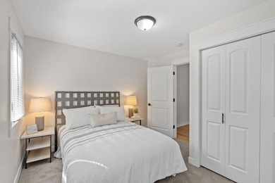 Beautifully rehabbed 3-bedroom, 1-bath home with a detached - photo 23