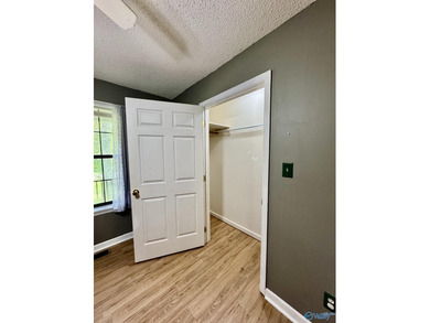 Nice, private, 3 bedroom, 2 bath home located minutes from Weiss - photo 24