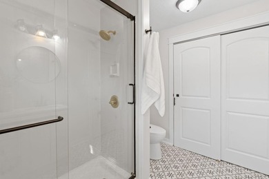 Beautifully rehabbed 3-bedroom, 1-bath home with a detached - photo 28