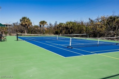 Fabulous direct Gulf views from this second floor 2/2 condo