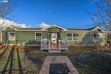 Columbia River - Columbia County Home For Sale in Clatskanie Oregon