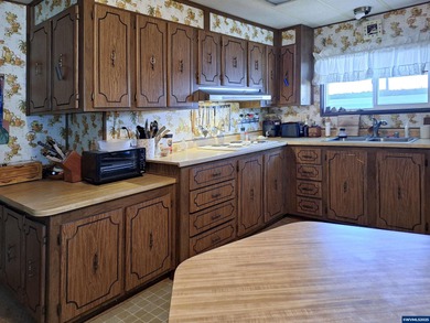 Seller credit available! Well-maintained double-wide on an