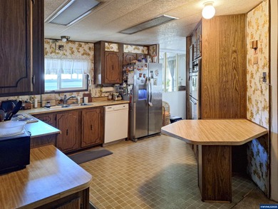 Seller credit available! Well-maintained double-wide on an