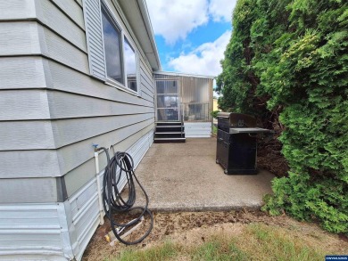 Seller credit available! Well-maintained double-wide on an