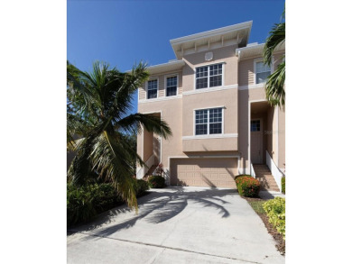 (private lake, pond, creek) Townhome/Townhouse For Sale in Seminole Florida