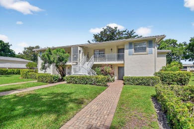 Lake Condo For Sale in Boynton Beach, Florida