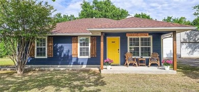 COZY COTTAGE + TURN-KEY LAKE RENTAL + LAKE LIFE!! Nestled just - photo 3