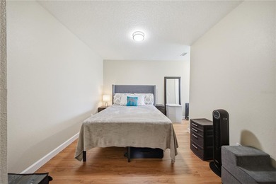 Welcome to this beautifully maintained 3-bedroom, 2.5-bathroom - photo 21