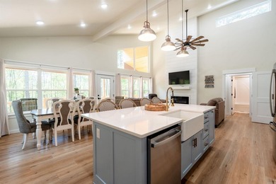 Lakefront, lake view, and lake access! Charming 3BR/2BA home - photo 5