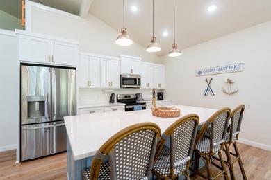 Lakefront, lake view, and lake access! Charming 3BR/2BA home - photo 6