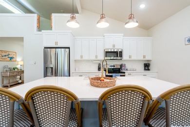 Lakefront, lake view, and lake access! Charming 3BR/2BA home - photo 7
