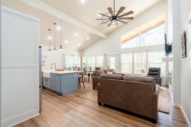Lakefront, lake view, and lake access! Charming 3BR/2BA home - photo 9