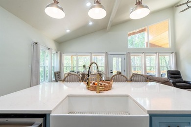 Lakefront, lake view, and lake access! Charming 3BR/2BA home - photo 10