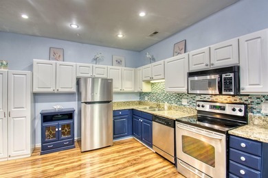 This beautiful FULLY-FURNISHED 3 bedroom 2 bath is located in - photo 6