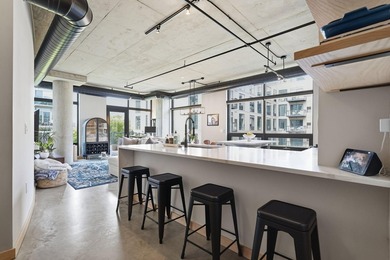 Exceptional North Loop living in a beautifully updated corner - photo 1