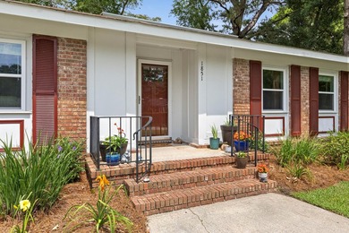 Welcome home! This is a beautiful 3br 2ba, brick ranch home - photo 6