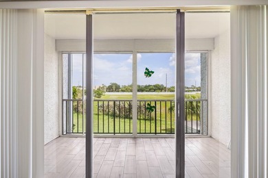 Beautiful 1-bedroom condo featuring updated flooring and a - photo 8