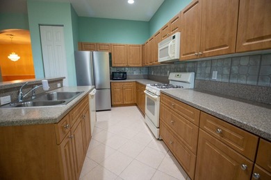 Beautiful 4/3/2 Key West style home in the gated Magnolia Lakes - photo 7