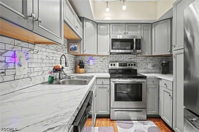 Fantastic 2 bedroom 2 bath with loft townhome in South Fort - photo 3