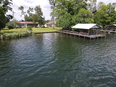Located on the beautiful big water of Lake Seminole, this 3 - photo 1