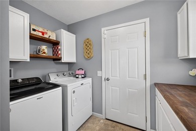 Welcome to this beautifully updated 3-bedroom, 2.5-bath - photo 12
