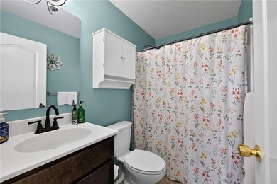 Welcome to this beautifully updated 3-bedroom, 2.5-bath - photo 20