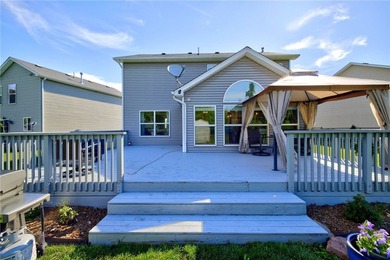 Welcome to this beautifully updated 3-bedroom, 2.5-bath - photo 27