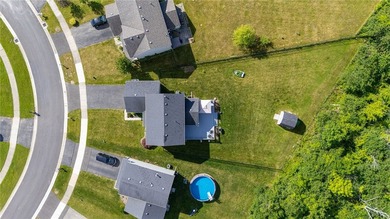 Welcome to this beautifully updated 3-bedroom, 2.5-bath - photo 31