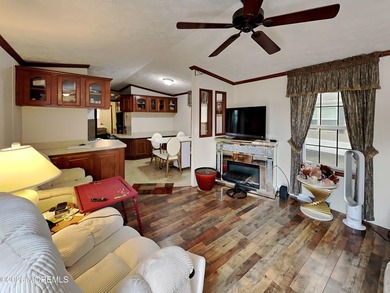 Beautiful 2-bedroom, 2-full-bath Skyline model home located in - photo 3