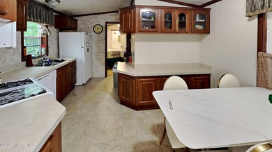 Beautiful 2-bedroom, 2-full-bath Skyline model home located in - photo 5