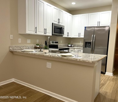 This just- like-New townhouse, has completely NEW kitchen, New - photo 2