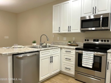 This just- like-New townhouse, has completely NEW kitchen, New - photo 3