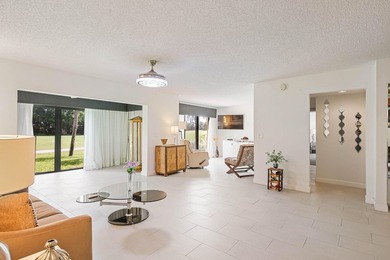 Updated 2-bedroom + den, 2-bathroom first-floor unit with golf - photo 6