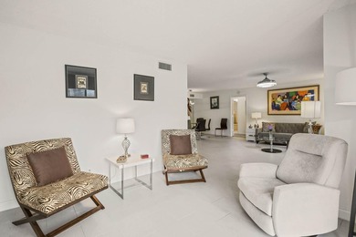 Updated 2-bedroom + den, 2-bathroom first-floor unit with golf - photo 8