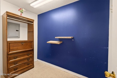 Welcome home to this charming and well-maintained property - photo 11