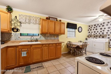 Welcome home to this charming and well-maintained property - photo 12