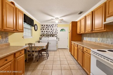 Welcome home to this charming and well-maintained property - photo 13