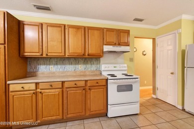 Welcome home to this charming and well-maintained property - photo 15