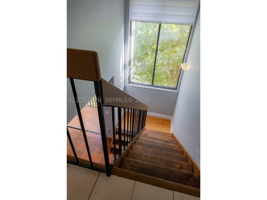 Partially renovated 2-story townhouse featuring 1,520 SqFt of - photo 17