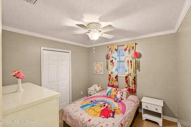 Welcome home to this charming and well-maintained property - photo 17