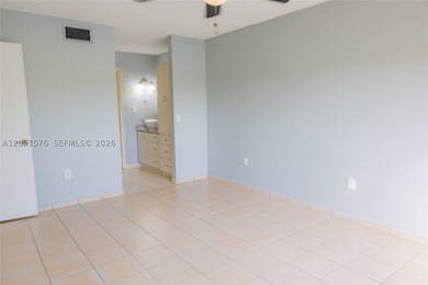 Partially renovated 2-story townhouse featuring 1,520 SqFt of - photo 20