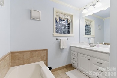 Discover an incredible Lake Tillery retreat with sweeping - photo 23